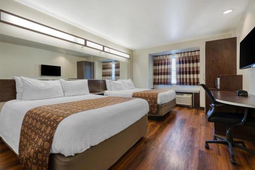 2 queen beds