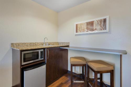 SureStay Plus Hotel by Best Western Buckhannon - image 13