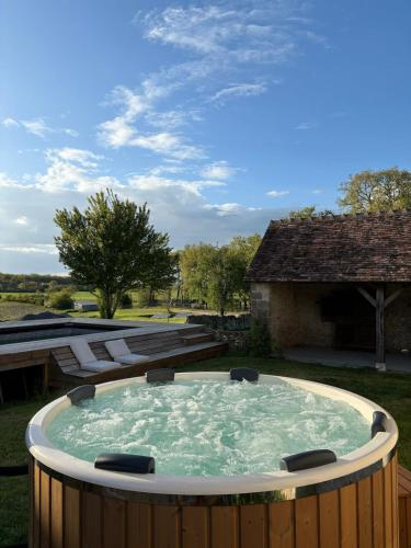 Domaine Le Pineau Private Pool & Nordic Jacuzzi Loire Valley gîte à louer Cigogné