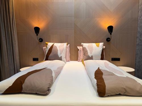 Hotel Lotus - image 18