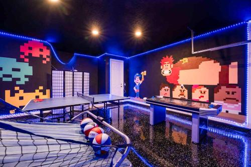 Awesome 9 Br-10 min to Disney w Game & Theme Rooms in Disney - Maingate West
