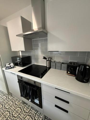 Spacious 3-Bedroom Apartment with Modern Comforts in 朗科恩酒店