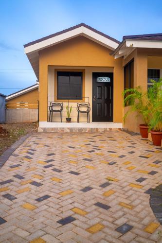 Dowayne 1bed 1 bath in gated community colbeck manor in Old Harbour