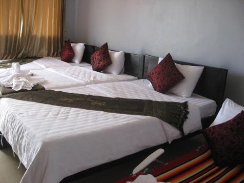 Cheng Lay Guesthouse - Tap to explore photos