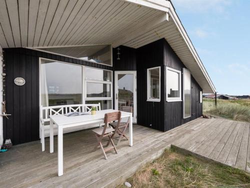 Holiday Home Thorgny - from the sea by Interhome in Klegod