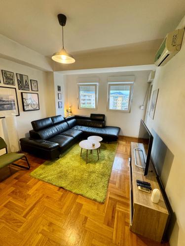 Bright & Cozy Urban Apartment