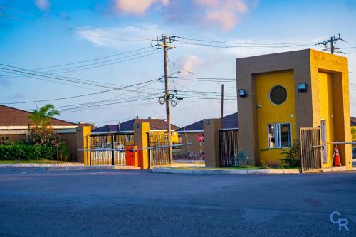Dowayne 1bed 1 bath in gated community colbeck manor in Old Harbour
