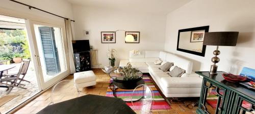 Bright villa with pool in Grimaud