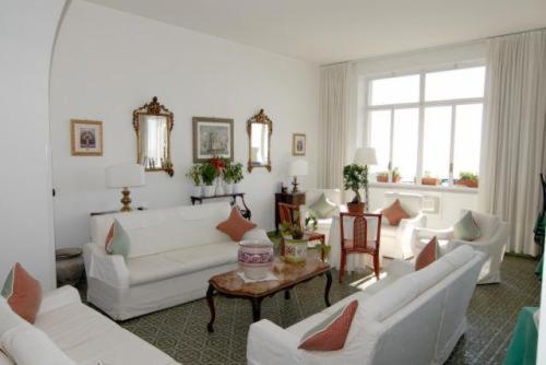 Hotel Bellevue Suite - image 3