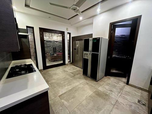Haven Grand Estate DHA Phase 6 Lahore - 5BR Luxury Villa - image 8