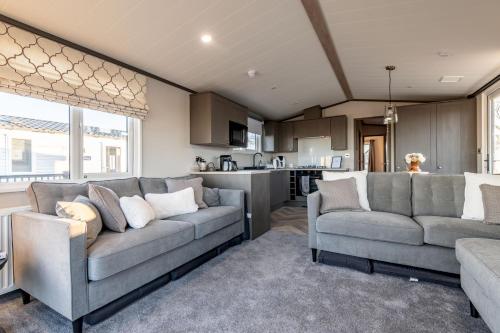 Спільний лаунж/ТБ зона, Lodge No 133 Hot Tub Stewart's Resort Cameron in Largo Ward