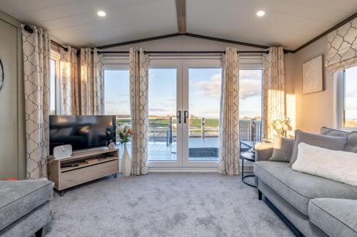Спільний лаунж/ТБ зона, Lodge No 133 Hot Tub Stewart's Resort Cameron in Largo Ward
