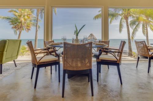 Restaurant, Blue Reef Beach and Marina in Placencia