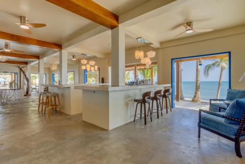 Restaurant, Blue Reef Beach and Marina in Placencia