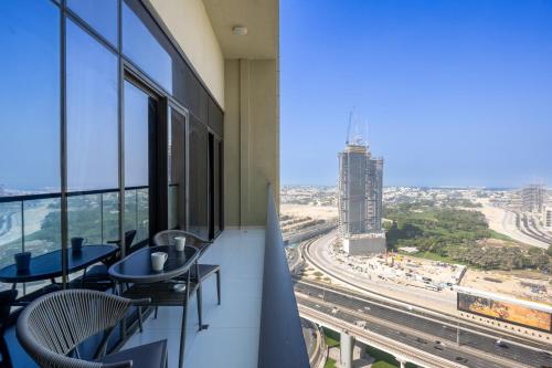 Vacationer Holiday Homes I Sophisticated 2 Bed l Large Balcony with City Views l Business Bay, Dubai