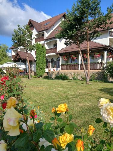 Pension Elegance, Hura-Humora