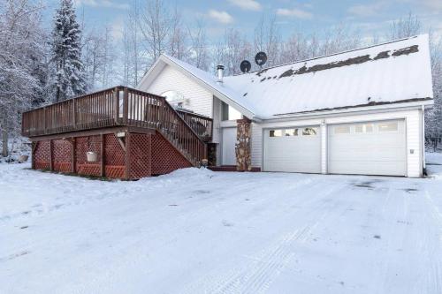 Iekārtas, Group Escape: 6BR Hot Tub, Sauna, Game Rm & Garage in College (AK)