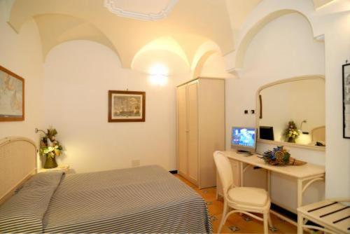 Hotel Bellevue Suite - image 5
