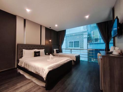 room detail thumbnail 1