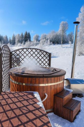 Domov na horách - Krkonoše - horký sud, pergola, dětské hřiště - celý dům (Domov na horach - Krkonose - horky sud, pergola, detske hriste - cely dum) in Perimov