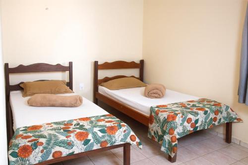 2 twin beds