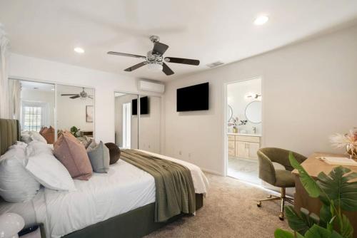 Sunlit Oasis with Heated Pool and Jacuzzi 20 minutes to Disneyland in Placentia (Kalifornia)