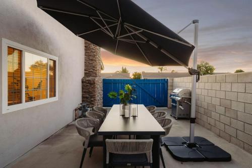 Sunlit Oasis with Heated Pool and Jacuzzi 20 minutes to Disneyland in Placentia (Kalifornia)