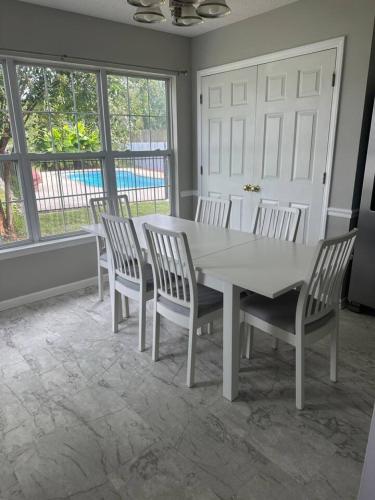 Near Charlotte House (Seasonal Pool) in 康科德