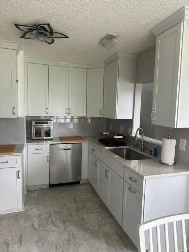 Near Charlotte House (Seasonal Pool) in 康科德