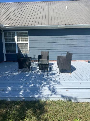 Near Charlotte House (Seasonal Pool) in 康科德