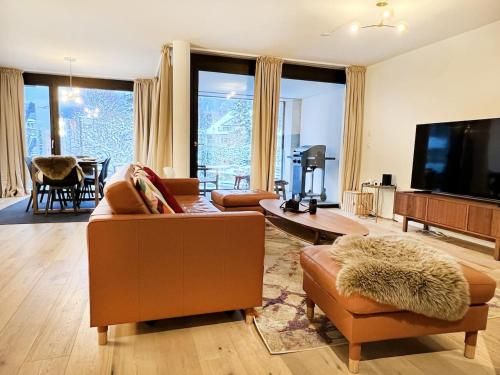 Mountain View Luxury Apartment at Interlaken West Station with Balcony, AC and BBQ