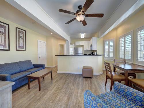 Seashell Village Resort near the beach with kitchens in Port Aransas (TX)