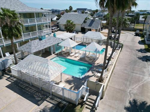 Seashell Village Resort near the beach with kitchens in Port Aransas (TX)
