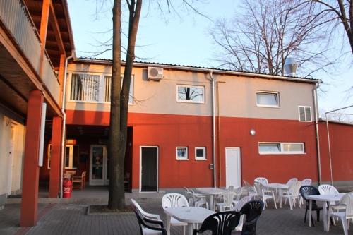 Entrada, Teke Bowling Centrum es Sport Panzio in Szeged