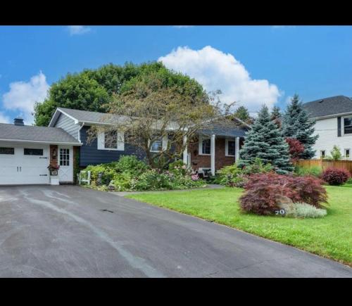 Grimsby Lakeside Vacation Home