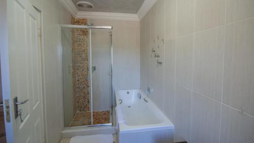 Falling Waters Guest House Room Type - Double Room with Garden View