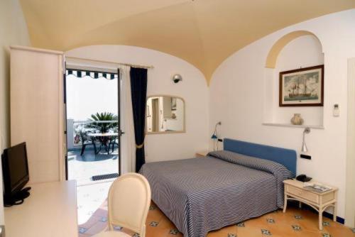 Hotel Bellevue Suite - image 4