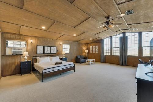 Spacious Ranch Style Home w Cinema Room in Weston (TX)