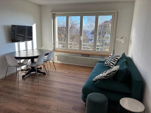 Apartment Lali Peseux, Neuchatel - 1 BR lake and Alps view in Neuenburg, Schweiz