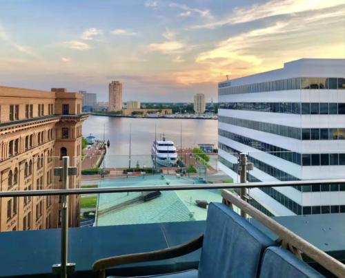 Amazing Beautiful Downtown Apt in Norfolk Városközpont
