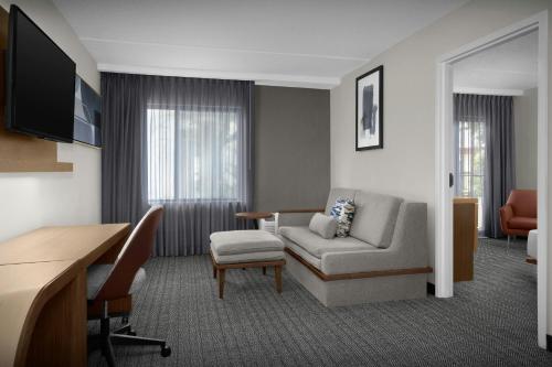 1 king bed, 1 sofa bed