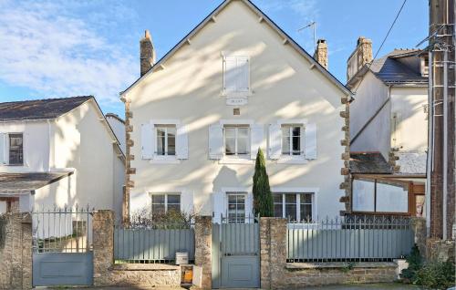 3 Bedroom Cozy Apartment In Carnac