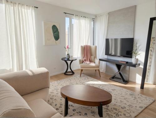 Downtown Los Angeles ENTIRE HOME Modern Apartments just for you