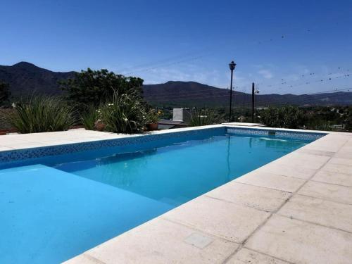 Casa con vista a las Sierras y pileta privada in Villa Independencia