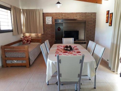 Casa con vista a las Sierras y pileta privada in Villa Independencia