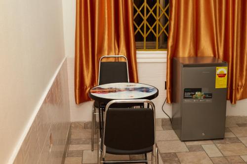 Royal prima guest house, apartment and event center in Ngleshi Amanfro