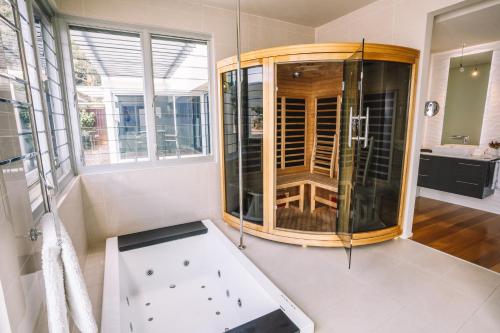 The Frames - Couples Retreat with Private Heated Pool, Spa & Sauna in Paringa