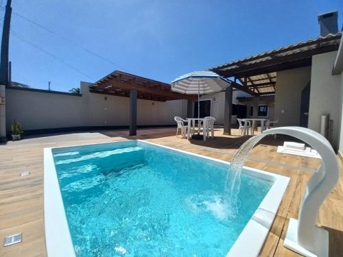 Casa com piscina, Ar condicionado, Pertinho Do Mar Em Capão Da Canoa, Capão da Canoa