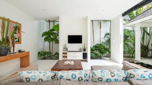 Villa Merta Sari 10 by Villa Finder - image 4