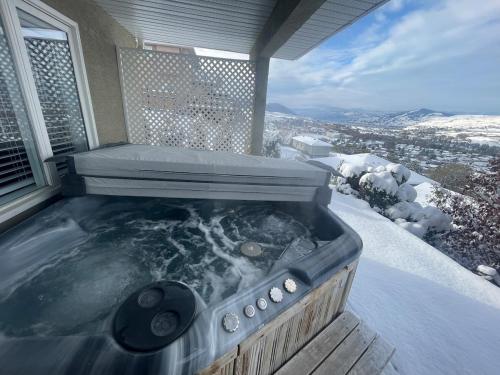 . 20 KLM from SilverStar with private Hot Tub